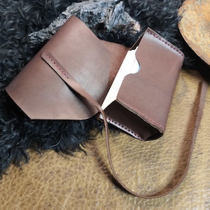 Estuche para cartas de tarot de cuero hecho a mano en miniatura con cierre de correa, soporte para baraja personalizable, bolsa para el tamaño de la baraja, bolsa para cartas de oráculo