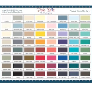 K&ouml;nnte beinhalten: Eine Farbkarte mit 10 Reihen und 10 Spalten von Farbmustern. Jedes Muster ist mit einem Namen beschriftet, wie z. B. "Cotton", "Driftwood", "Drop Cloth", "Lemonade", "Pink Champagne", "Dusty Blue", "Haint Blue", "Farmhouse Green", "Fluff", "Savannah Mist", "Sand Bar", "Rebel Yellow", "Soft Pink", "Blueberry", "Sea Glass", "Mint Julep", "Buttercream", "Manatee Gray", "Burlap", "Daisy", "Tea Rose", "Sawmill Gravy", "Mason Dixon Gray", "Putty", "Colonel Mustard", "Apricot", "Amethyst", "Dixie Belle Blue", "Mermaid Tail", "French Linen", "Stormy Seas", "Mod Puddle", "Rusty Nail", "Flamingo", "Aubergine", "Pure Ocean", "Kudzu", "Dried Sage", "Gravel Road", "Pine Cone", "Honky Tonk Red", "Peony", "Cobalt", "Peacock", "Evergreen", "Spanish Moss", "Midnight Sky", "Chocolate", "Barn Red", "Plum Crazy", "Bunker Hill Blue", "Antebellum Blue", "Palmetto", "Hurricane Gray", "Caviar", "Coffee Bean", "Rustic Red", "Muscadine Wine", "In The Navy", "Yankee Blue", "Collard Greens". Die Karte ist mit "Dixie Belle Paint Company" betitelt und enth&auml;lt den Text "www.DixieBellePaint.com #BestPaintOnPlanetEarth" und "*Actual Colors May Vary".