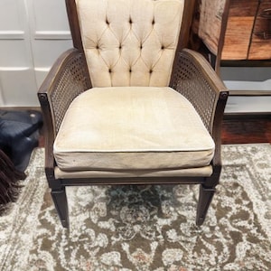 Creme getufteter Cane Back Mid Century Vintage Beistellstuhl Hollywood Regency Style