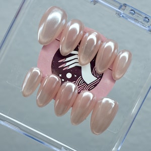 Pearl Kiss- Cateye+Chrome/Handmade/Hand Painted/Salon Quality/Pearly Nude/Minimalist Classy/Wedding nails/Short Almond