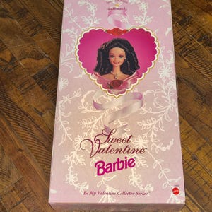 Mattel 1995 Sweet Valentine Barbie Doll Hallmark Special Edition 14880