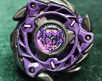 Beyblade X Hasbro CX Flame Cerberus personalizado, pintado a mano. Morado y negro.