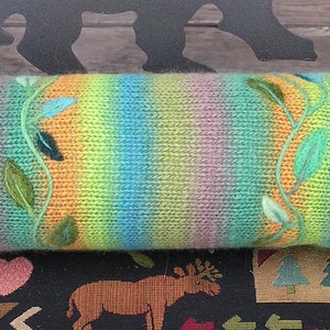 Coussin de traversin avec motif d&#39;embellissements feutrés à l&#39;aiguille