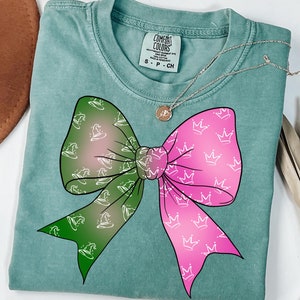 Wicked Bow png Pink Bow shirt png Green Bow Wicked Shirt PNG sublimatie digitale Pink Defy Gravity download clipart png.