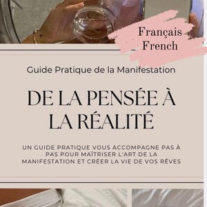 Può includere: Una guida intitolata "De la pensée à la réalité" in francese e inglese, con il sottotitolo "Un guide pratique vous accompagne pas à pas pour maîtriser l'art de la manifestation et créer la vie de vos rêves". La guida è su uno sfondo bianco con una foto di una persona che beve acqua sullo sfondo.