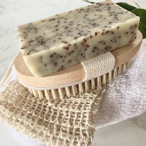 Exfoliating Spa Gift Set – Natural Vegan Bath Set for Her – Handmade Soap, Brush, Cloth & Bag – Eco Friendly Gift Box UK