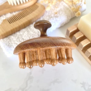Massageador de couro cabeludo de sândalo: ferramenta de spa ecológica