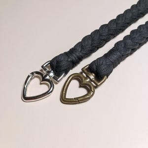Llavero de pulsera negro minimalista Llavero de pulsera hecho a mano Boho Macrame Llavero de pulsera de algodón Llavero Correa para llavero Lindo llavero de pulsera