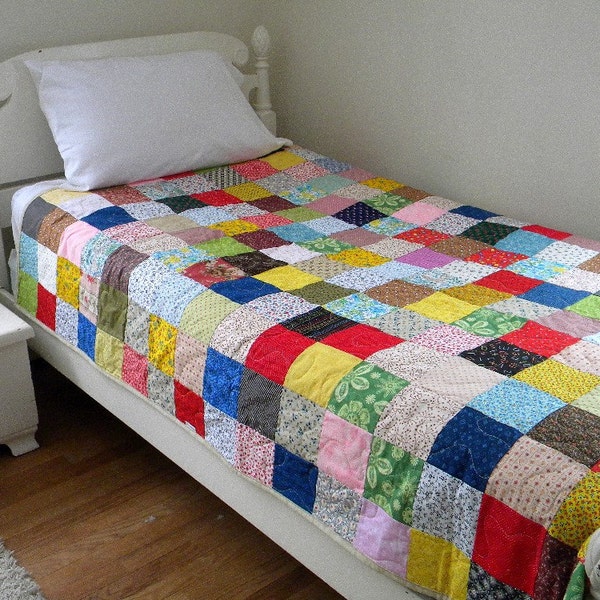 Patchwork Quilt, XL twin size, 67.5" X 99", cotton blanket Classic Americana, dorm bedding, Quiltsy Handmade, scrappy