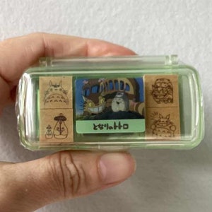 Set de tampons Totoro - 4 mini tampons avec tampon encreur vert - Référence 15