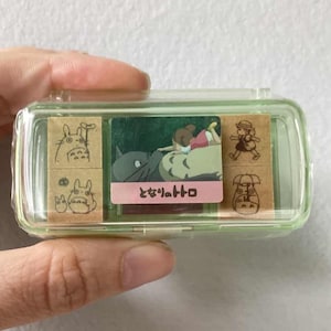 Set de tampons Totoro - 4 mini tampons avec tampon encreur coloré Autumn Leave - Référence 14