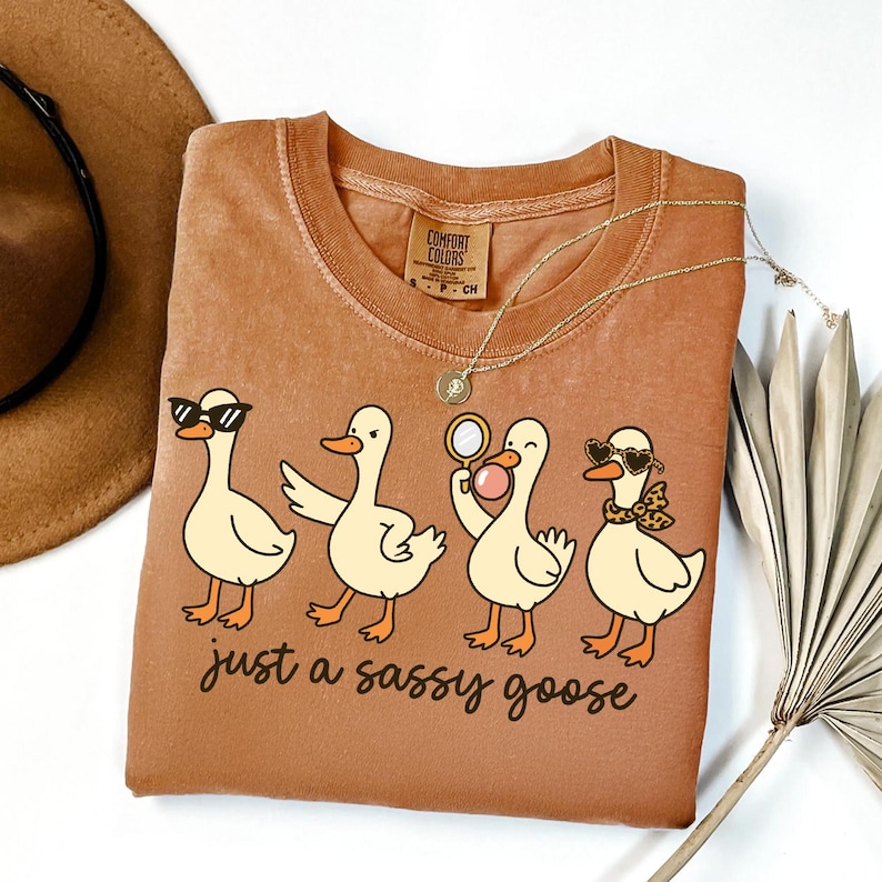 Ganso atrevido PNG, diseño de sublimación de ganso divertido, pato retro con gafas de sol PNG, diseño de camiseta atrevida, clipart de ganso femenino para sublimación imagen 4