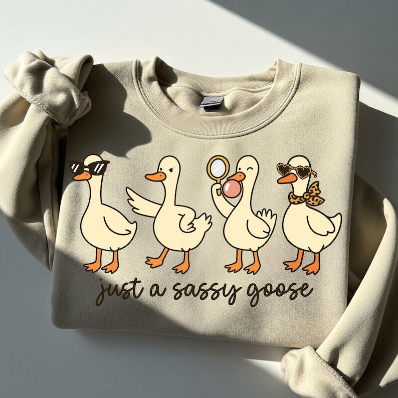 Ganso atrevido PNG, diseño de sublimación de ganso divertido, pato retro con gafas de sol PNG, diseño de camiseta atrevida, clipart de ganso femenino para sublimación imagen 2