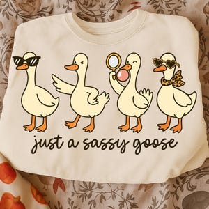 Ganso atrevido PNG, diseño de sublimación de ganso divertido, pato retro con gafas de sol PNG, diseño de camiseta atrevida, clipart de ganso femenino para sublimación imagen 3