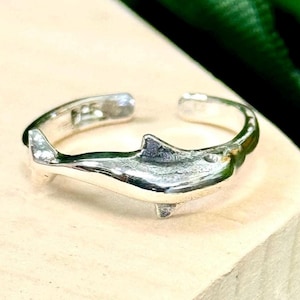 Sterling Silver 925 Dolphin Toe Ring, fish, animal lover, gift for her, sea life, ocean, summer, beach, minimalist, under the sea, nuture,