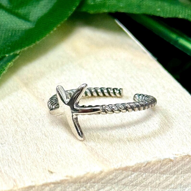 Sterling Silver 925 Twisted Starfish Toe Ring • animal lover • gift for her • ocean • summer look beach days • minimalist • trendy image 2