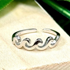 Sterling Silver 925 Wave Toe Ring hot, Summer, gift for her, everyday toe ring, minimalist, beach lover, tropical, surfing, ocean lover,