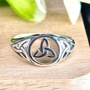 Sterling Silver 925 Celtic Triquetra Trinity Knot Ring • unity• Eternity • peace • spiritual • heritage • celtic • gift • minimalist •trendy