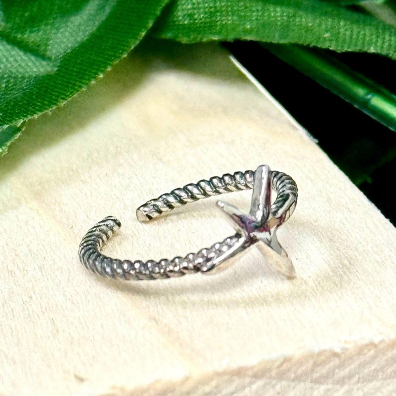 Sterling Silver 925 Twisted Starfish Toe Ring • animal lover • gift for her • ocean • summer look beach days • minimalist • trendy image 3