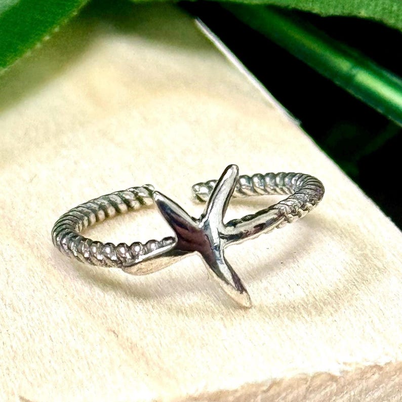 Sterling Silver 925 Twisted Starfish Toe Ring • animal lover • gift for her • ocean • summer look beach days • minimalist • trendy image 1