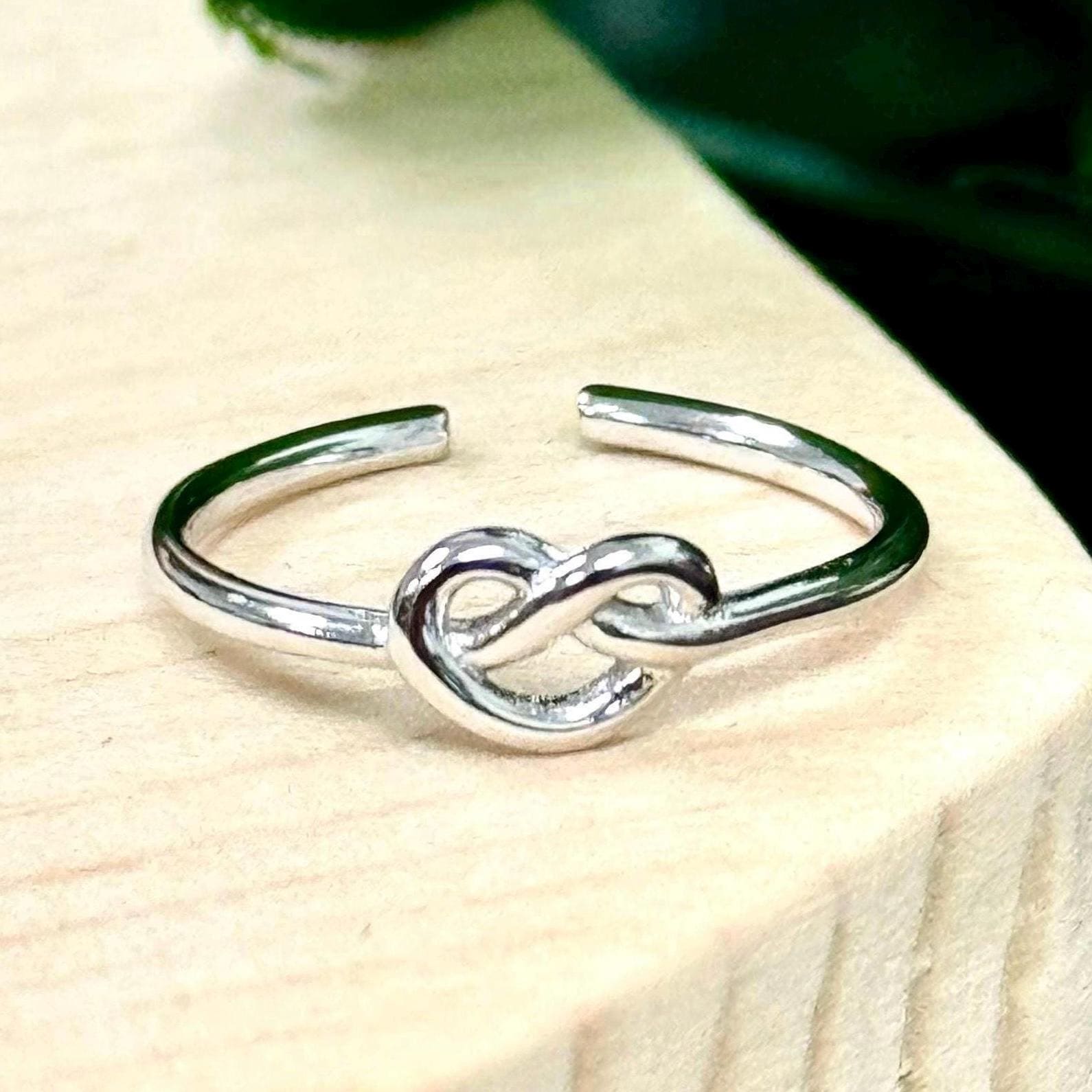 Sterling Silver 925 Heart Infinity Knot Toe Ring •  pretzel • eternal knot Adjustable • summer look • beach lover • minimalist • trendy