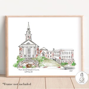 Könnte beinhalten: Eine Schwarzweiß-Zeichnung der First United Methodist Church in LaGrange, Georgia. Die Kirche hat einen hohen Turm und eine Fassade aus Ziegeln. Die Zeichnung ist im Aquarellstil gehalten.