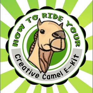 Puede incluir: Un fondo rayado verde y blanco con un c&iacute;rculo negro que contiene una ilustraci&oacute;n de camello y el texto "How to Ride Your Creative Camel E-Kit" en blanco. El texto "by Jennibellie" est&aacute; escrito en negro en la parte inferior de la imagen.