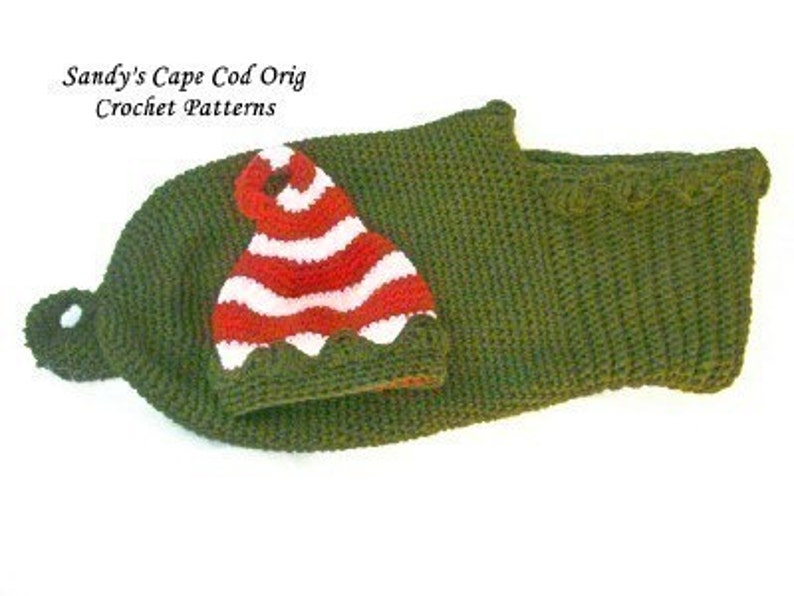 Baby Elf Sleeping in Daddy's Elf Shoe to Crochet Pattern PDF448 Great Photo Prop image 2