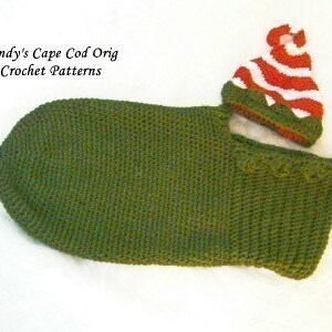 Baby Elf Sleeping in Daddy's Elf Shoe to Crochet Pattern PDF448 Great Photo Prop image 1