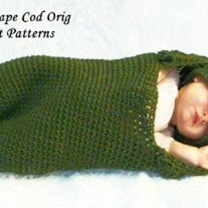 Baby Elf Sleeping in Daddy's Elf Shoe to Crochet Pattern PDF448 Great Photo Prop image 4