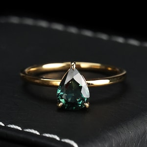 Anillo de compromiso con zafiro color lágrima, anillo de oro macizo de 14 k, anillo único con zafiro en forma de pera, anillo sencillo con zafiro, anillo minimalista con zafiro.
