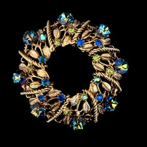 Vintage Wreath Brooch Marguerite Midnight Blue Glass Rhinestone Flower Gold Tone