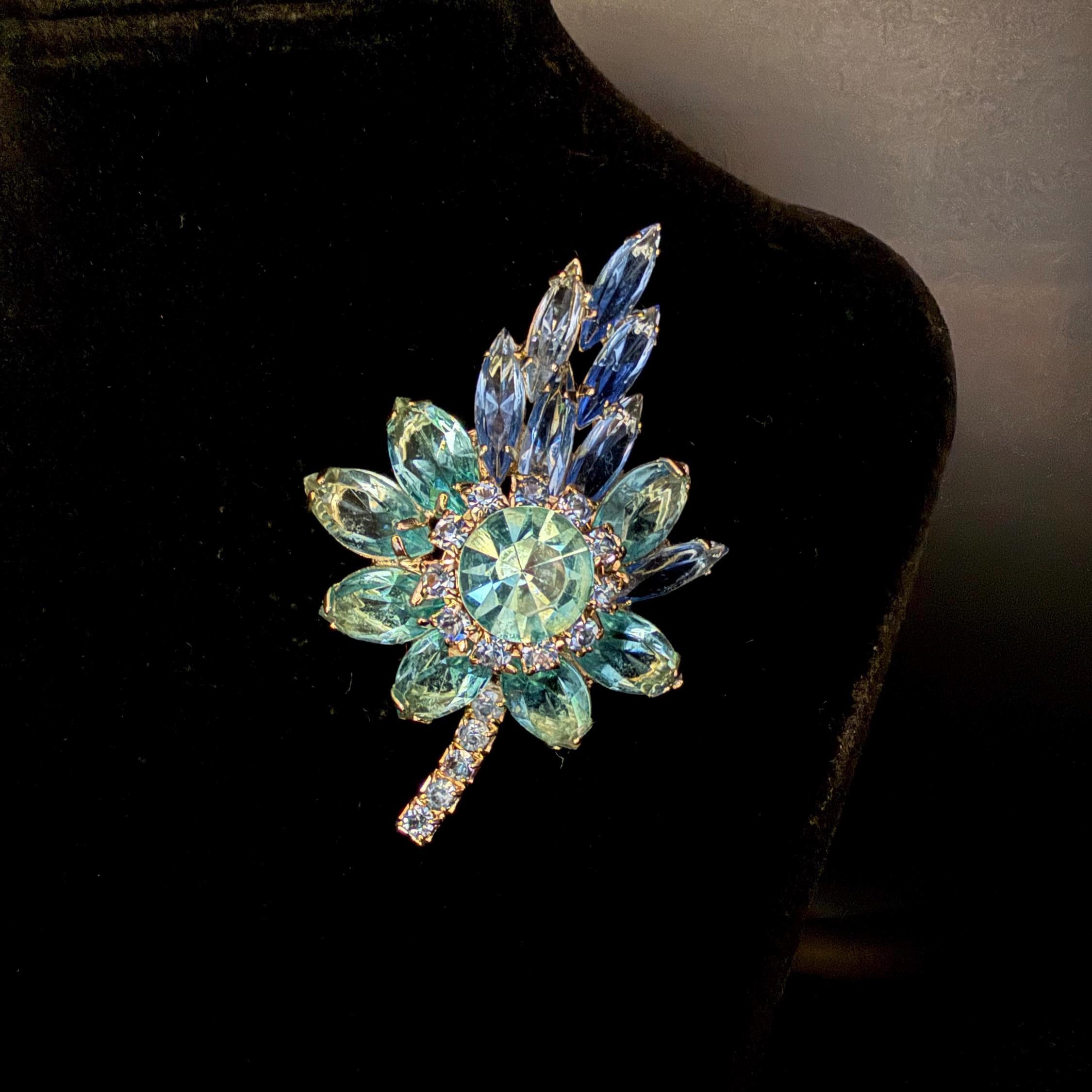 1950s’　blue glass rhinestone　brooch 1950s Exquisite Blue Glass & Rhinestone Brooch - Etsy