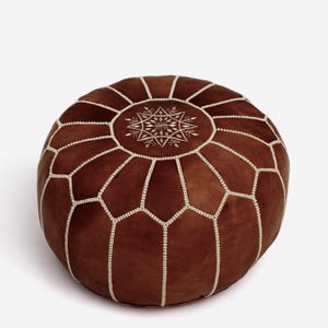 Handgemaakte Marokkaanse leren poef -Ronde en grote poef - Natuurlijk geborduurde echte boho-poef voor op de vloer