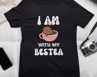 Camiseta unisex "Estoy con mi mejor amiga", camisetas a juego para mejores amigas, bonito regalo para amantes del té, regalo divertido para mejores amigas, divertido atuendo a juego para mejores amigas