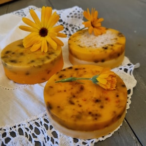 Jabón de caléndula, jabón artesanal, regalo de bienestar, fragancia.