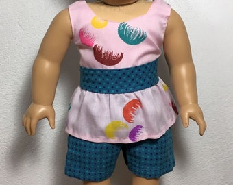 BK Pink Peplum Top con círculos multicolores y pantalones cortos de impresión teal - Ropa de muñeca de 18 pulgadas se adapta a American Girl