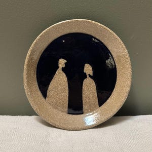 Sgraffito Silhouette Dish | Handcrafted Ceramic Art | Couple Silhouette Design | Engagement Gift | Ring Dish