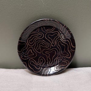 Modern Sgraffito Line Work Plate | Handcrafted Ceramic Art | Unique Decorative Tableware | Contemporary Pottery Design