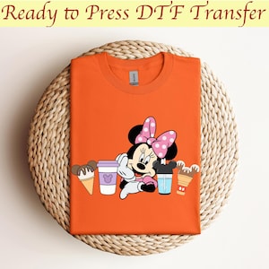女性用コンフォートカラーミニーマウスシャツ、ディズニーミニーDTF、ミニーDTF、ガールフレンドへのギフト、ディズニー旅行DTF、すぐにプレス可能