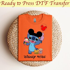 Stitch con globo de Mickey, Disney Mode DTF, Disney Lilo y Stitch, Vacaciones DTF, Trajes para viajar a Disneyland, Disney Mode Vacation DTF imagen 7