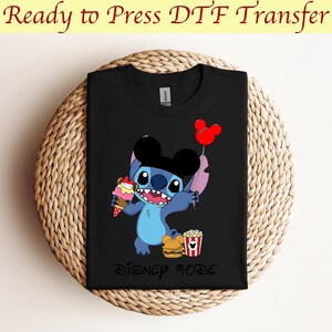Stitch con globo de Mickey, Disney Mode DTF, Disney Lilo y Stitch, Vacaciones DTF, Trajes para viajar a Disneyland, Disney Mode Vacation DTF imagen 4