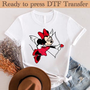 ピンクのディズニーミニーDTF、ミニーコケットボウDTF、ディズニーミニーDTF、彼女へのギフト、すぐにプレス可能、DTF転写、ミニーマウスラブ