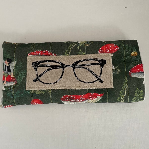 Quilted eyeglass case| handmade sunglasses case | unique sunglasses case| glasses case fabric | stocking stuffer | gift exchange