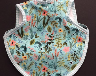 Handmade baby bib with flowers | baby girl bib | baby girl shower gift | toddler girl