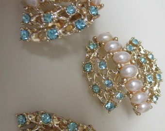 Vintage costume jewelry  / rhinestone and pearl brooch and clip on earrings