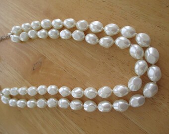 Vintage costume jewelry   / glass pearls double strand very nice 18 "