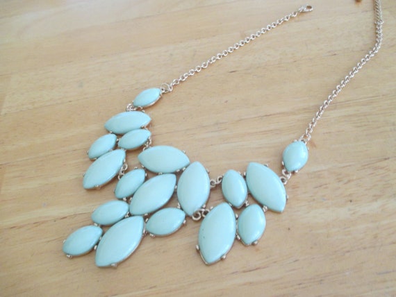Vintage Costume Jewelry / Lite Green 
