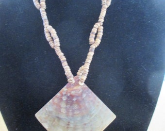 Vintage costume jewelry  / shell necklace   18 " abalone