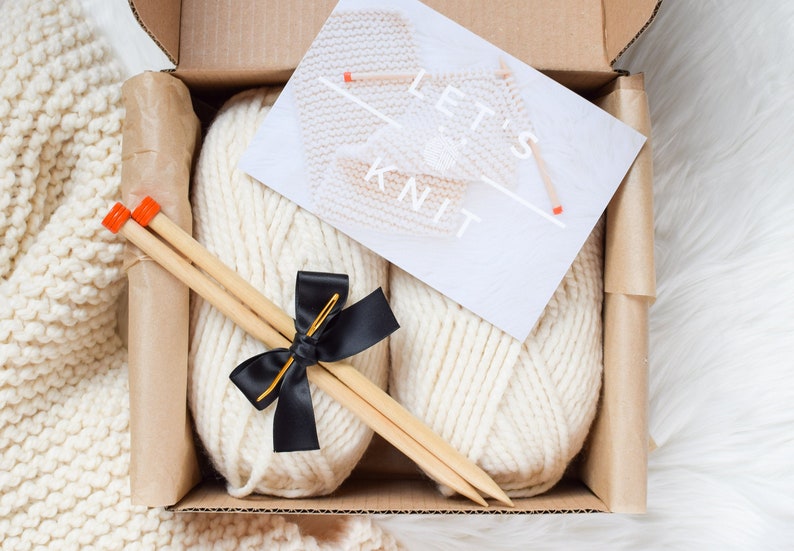 Beginner Knitting Kit // Knitting Kit // Scarf Knitting Kit // image 1